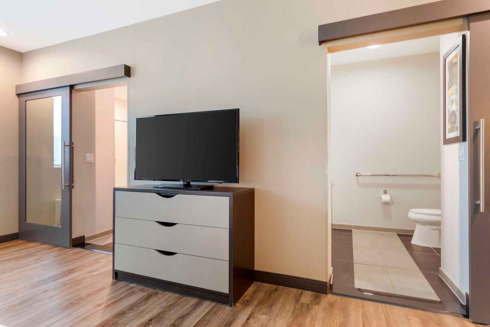 Glo Best Western Desoto Dallas Exterior photo